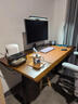 木藝生3cm高端實(shí)木電動(dòng)升降桌電腦桌臺式電競桌子辦公書(shū)桌可升降工作臺 隱藏插排-雙電機3節3cm胡桃色 140*70【免費送裝】 曬單實(shí)拍圖