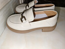 百思圖24春季商場(chǎng)同款簡(jiǎn)約金屬扣樂(lè )福鞋粗跟女單鞋CB103AA4 米白色 37 曬單實(shí)拍圖