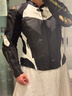 Alpinestars GP-4 a星女士摩托車(chē)騎行服防摔亞洲版騎行皮衣機車(chē)女騎士賽車(chē)服 黑/白/金1059 XL 曬單實(shí)拍圖