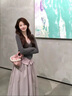 妍莉芬（yanlifen）2025年秋季連衣裙女裝韓系穿搭氣質套裝花苞半身裙針織上衣兩件套 灰色針織衫+灰粉色半身裙 M 曬單實拍圖