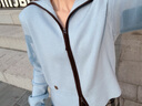 玖姿·安娜蔻【明星同款】復古撞色慵懶隨性翻領(lǐng)落肩羊毛針織開(kāi)衫2025冬季新款 淺藍-第二批 M 曬單實(shí)拍圖