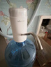 小熊（Bear）抽水器桶裝水 飲水機抽水神器 水泵壓水器純凈水電動(dòng)取水器 礦泉水自動(dòng)上水器 YSJ-D05U2 政府補貼 曬單實(shí)拍圖