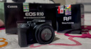 佳能（Canon） EOS R10 微單相機 輕量小型 APS-C畫(huà)幅 高速連拍 r10高清4K視頻 R10拆單機+RF50 F1.8小痰盂鏡頭套裝 套餐一【128G內存卡~抗震防雨包~Vlog套裝】 曬單實(shí)拍圖