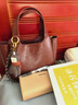 南風(fēng)Chio2nd 往事郵差包包女手提包高級感通勤斜挎包七夕送女友禮物 焦糖色 曬單實(shí)拍圖