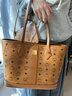 MCM【重磅新品】全新Visetos LIZ小號購物袋托特包女包大容量通勤 干邑色 小號 曬單實(shí)拍圖