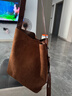 天丂韓國小眾ins麂皮絨復古豹紋軟皮水桶包大容量百搭單肩斜挎子母包 棕色水桶單肩包 曬單實(shí)拍圖