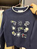 UR2025秋季新款女裝復古學(xué)院花朵圖案針織開(kāi)衫UYL950235 墨藍 S 曬單實(shí)拍圖