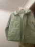 鴨鴨（YAYA）【90+系列】輕薄羽絨服女短款2024冬季新款時(shí)尚連帽保暖外套KL 松香綠色 XL (170) 曬單實(shí)拍圖