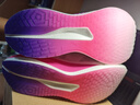 安踏馬力2丨氮科技全掌碳板跑步鞋子男專(zhuān)業(yè)馬拉松訓練鞋緩震運動(dòng)鞋 雪花白/熒光蓮粉/葡萄紫252-1 41 （男8） 曬單實(shí)拍圖