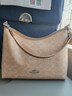 蔻馳（COACH）奧萊女士女包經(jīng)典標志LAUREL 31號流浪包單肩包斜挎包腋下包 SV/沙黃色/灰褐色 曬單實(shí)拍圖