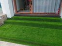 清雅仿真草坪地毯假草皮鋪墊塑料戶(hù)外人造球場(chǎng)人工圍擋幼兒園綠色地墊 3厘米全新升級11針加密優(yōu)質(zhì)B級款 (2米寬1米長(cháng))2平方（最長(cháng)25m需要多長(cháng)拍幾件） 曬單實(shí)拍圖