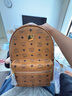 MCM【品牌直供】 STARK 小中號情侶款鉚釘背包雙肩包 干邑色 曬單實(shí)拍圖