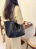 斐月伽 女士包包單肩包托特包2026秋冬大容量高級感復古綁帶簡(jiǎn)約通勤包 黑色送小包 無(wú)掛件 曬單實(shí)拍圖