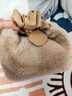 美杜秋冬毛絨包包女褶皺手拎包毛毛單肩斜挎包毛絨水桶包云朵手提包 手提PU毛絨包包【卡其】 曬單實(shí)拍圖