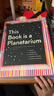 現貨 天文科普知識 3D 立體書(shū) 英文原版 This Book is a Planetarium 這本書(shū)是一個(gè)天文館 by Kelli Anderson 奇妙的天文立體書(shū) 曬單實(shí)拍圖