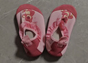 迪士尼兒童沙灘鞋寶寶防滑浮潛襪男女童游泳涉水鞋D95905草莓熊淺粉M 曬單實(shí)拍圖