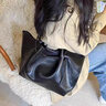 斐月伽 女士包包單肩包托特包2026秋冬大容量高級感復古綁帶簡(jiǎn)約通勤包 黑色送小包 無(wú)掛件 曬單實(shí)拍圖