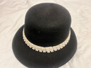 菲洛曼（FEILUOMAN）氈帽秋冬新款羊毛呢禮帽奢華貼標漁夫帽時(shí)尚珍珠復古赫本盆帽 黑色 可調節55-58CM 曬單實(shí)拍圖