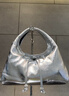 思加圖新款桃樂(lè )絲手提包新月包單肩斜挎包背提女包X8257CX5 時(shí)尚銀 F 曬單實(shí)拍圖