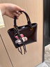 viney復古潮流手拎水桶包女2025秋冬新款簡(jiǎn)約休閑單肩包韓版感女包 咖色(帶掛件) 曬單實(shí)拍圖