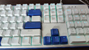 紅龍（REDRAGON）KS104-B 機械鍵盤(pán) 有線(xiàn)鍵盤(pán) 全鍵熱插拔PBT鍵帽全鍵無(wú)沖104鍵游戲辦公鍵盤(pán) 白藍-青木軸 曬單實(shí)拍圖