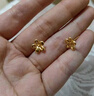 中國黃金（CHINA GOLD）小桃花黃金耳釘女款18k金耳環(huán)耳飾情人節生日禮物送女友老婆愛(ài)人 桃花耳釘+玫瑰禮盒【一對】 曬單實(shí)拍圖
