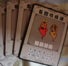 看圖填成語(yǔ)撲克牌漢字詞語(yǔ)卡片兒童趣味魔法漢字猜猜樂(lè )識字拼音卡 看圖猜成語(yǔ)【鐵盒60張】1盒裝 曬單實(shí)拍圖