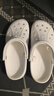 卡駱馳（crocs）經(jīng)典Clog男女洞洞鞋一腳蹬沙灘鞋CR10001-100 41 （41-42） 曬單實(shí)拍圖