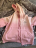 樂(lè )町韓系休閑風(fēng)小蜜蜂衛衣外套女春季新款多巴胺色開(kāi)衫上衣 粉色（現貨） S 曬單實(shí)拍圖