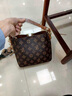 喵小姐（MISSMIAO）輕奢包包女2026新款手提斜挎包通勤單肩包女水桶包30歲50歲媽媽包 咖啡色款二(送真皮保養油梳子香包） 曬單實(shí)拍圖