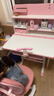 憶瞳兒童學(xué)習書(shū)桌椅套裝 可升降帶閱讀書(shū)架多功能課桌椅家用寫(xiě)字桌 珍藏粉-環(huán)?？谷救龑哟髸?shū)架】 曬單實(shí)拍圖
