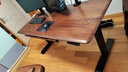 9am智能電動(dòng)升降桌Pesk尊享版北美黑胡桃實(shí)木辦公桌帶抽屜電源盒1.6m 曬單實(shí)拍圖