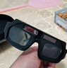 自動(dòng)變光電焊眼鏡焊工專(zhuān)用燒焊護目鏡防強光電弧護眼變色焊接眼鏡 雙鏡片真彩眼鏡+綁帶+20片保護片+眼鏡盒 曬單實(shí)拍圖