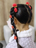 薇施妮（WEISHINI）兒童卡通編發(fā)鏈仿珍珠流蘇發(fā)夾小女孩公主頭飾女童發(fā)卡頭花對夾發(fā) 紅色毛球一對 A21-308 曬單實(shí)拍圖