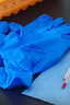 英科醫療（INTCO）一次性醫用丁腈手套100只L碼藍色防護實(shí)驗室家務(wù)洗碗乳膠橡膠手套 曬單實(shí)拍圖