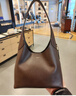 蔻馳（COACH）女包 24新款 Brooklyn 28 粒面皮革大容量布魯克林包女款手提包 楓木棕CU068 B4MPL 尺寸：長(cháng)28*寬8*高28cm 曬單實(shí)拍圖