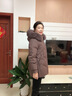 鴨鴨（YAYA）品牌媽媽羽絨服中長(cháng)款2025新款中老年女冬裝可拆卸帽保暖外套 紫李色 L (建議90-105斤) 曬單實(shí)拍圖