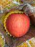 佳農 煙臺紅富士蘋(píng)果 9-12粒裝 單果200g以上 生鮮水果禮盒 曬單實(shí)拍圖