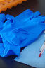 英科醫療（INTCO）一次性醫用丁腈手套100只M碼藍色防護實(shí)驗室家務(wù)洗碗乳膠橡膠手套 曬單實(shí)拍圖