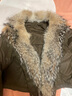 付智恩【CHIC PARKA】 長(cháng)夜將至 郊狼美洲貉毛領(lǐng)鵝絨皮草派克外套 綠咖（狼毛） M 曬單實(shí)拍圖