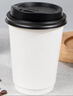 芳草地一次性紙杯400ml*50只雙層中空防燙咖啡杯加厚水杯豆漿奶茶杯帶蓋 曬單實(shí)拍圖