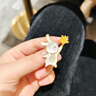 伊黛兒母貝兔兔胸針生肖兔子胸花創(chuàng  )意高檔固定衣服毛衣別針領(lǐng)口領(lǐng)針 XZ0629摘星兔子胸針 曬單實(shí)拍圖