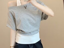 美式miu系掛脖假兩件灰色短袖T恤女夏季寬松斜肩露肩設計感小上衣 灰色 M 90-105斤 曬單實(shí)拍圖
