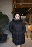 玖姿·安娜蔻休閑減齡連帽中長(cháng)款壓膠鵝絨羽絨服女2025冬季新款 丈青 M 曬單實(shí)拍圖