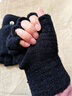 浩冠 翻蓋手套男冬季保暖學(xué)生女士騎車(chē)騎行寫(xiě)字加絨針織毛線(xiàn)半指手套 黑色 均碼有彈性 曬單實(shí)拍圖