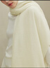 鄂爾多斯1980秋冬肌理細閃亮片披肩撞邊優(yōu)雅女長(cháng)款披肩 米白 200cmX90cm 曬單實(shí)拍圖