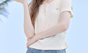 百圖betu女裝2025夏季新款T恤拼接精致花邊抽褶收腰短袖上衣女2506T04 淺黃 S 曬單實(shí)拍圖