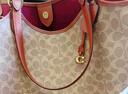 蔻馳（COACH）經(jīng)典標志DAY 暗扣托特包單肩包大容量復古斜挎包早秋女包 B4/棕黃色 焦糖色（新版） 曬單實(shí)拍圖