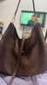 URBAN REVIVO冬季新款女士復古絨面彎月單肩包UAWB50246 深紅棕 曬單實(shí)拍圖
