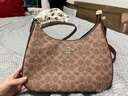 蔻馳（COACH）新款奧萊女士女包經(jīng)典標志老花TERI單肩斜挎包麻將包 IM/棕黃色/棕色 曬單實(shí)拍圖